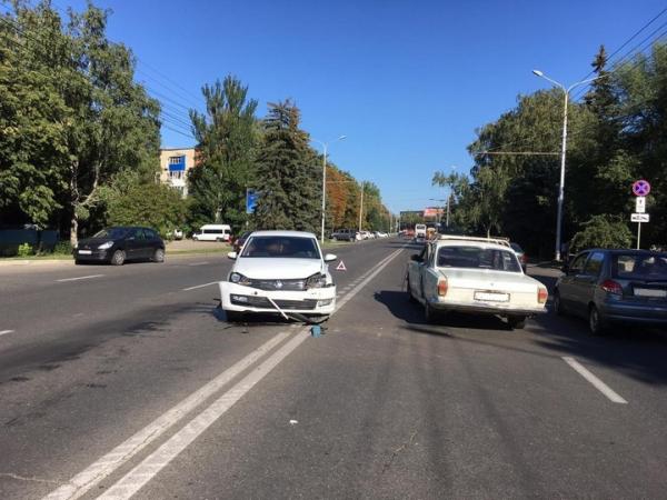 Юный пассажир иномарки пострадал в аварии с двумя легковушками в Ставрополе